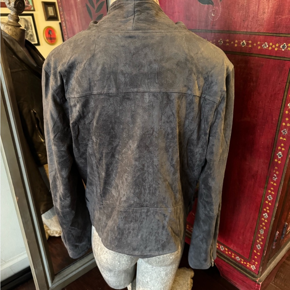 Lulu’s suede jacket - Picture 3 of 5